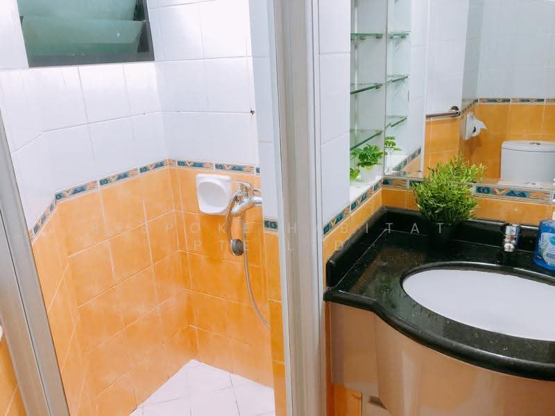14-16 Common Bathroom