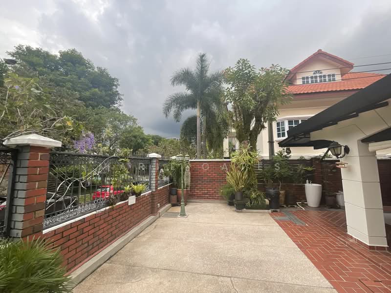 Bedokville, Jalan Limau Manis, 5 Bedrooms, 4,200 sqft, Semi-Detached House For Rent, by Marie Gates, 25426404 - Kids and pets can enjoy a yard  - PropertyGuru.com.sg