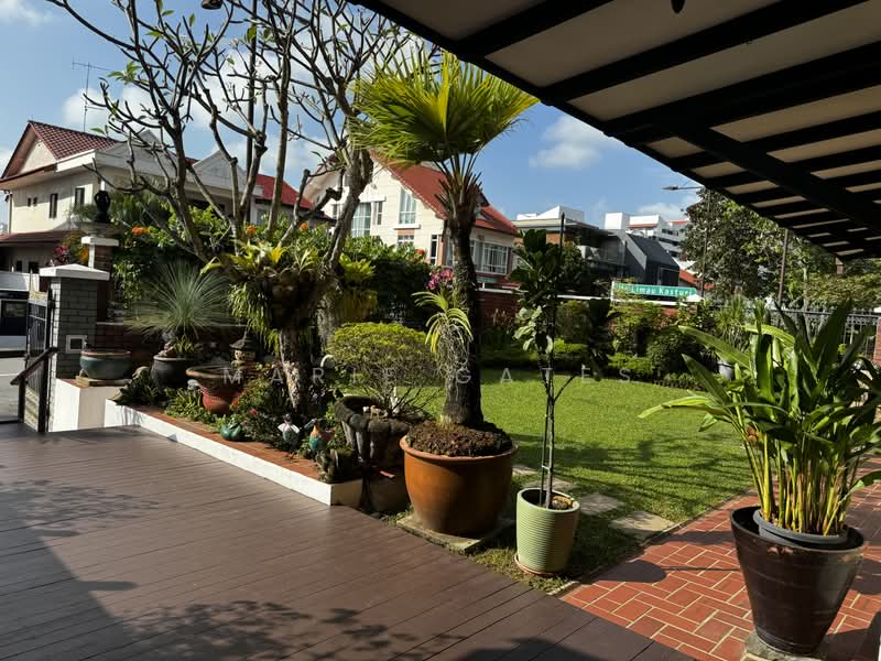 Bedokville, Jalan Limau Manis, 5 Bedrooms, 4,000 sqft, Semi-Detached House For Rent, by Marie Gates, 25426404 - Decked driveway - PropertyGuru.com.sg