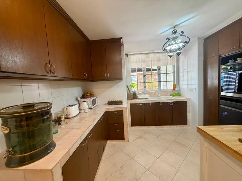Bedokville, Jalan Limau Manis, 5 Bedrooms, 4,000 sqft, Semi-Detached House For Rent, by Marie Gates, 25426404 - Wet and dry kitchen - PropertyGuru.com.sg