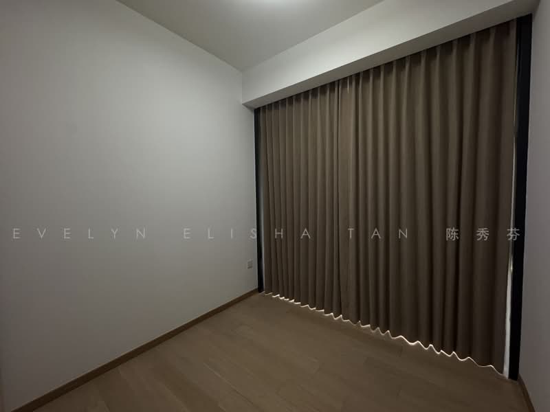 Jervois Mansion, 4 Jervois Close, 3 Bedrooms, 818 sqft, Condominium For Sale, by Evelyn Elisha Tan 陈秀芬, 25427697 - Common Bedroom fits Queen Bed with 3-4 Tones Lights + Day & Night Black-out Curtains - PropertyGuru.com.sg