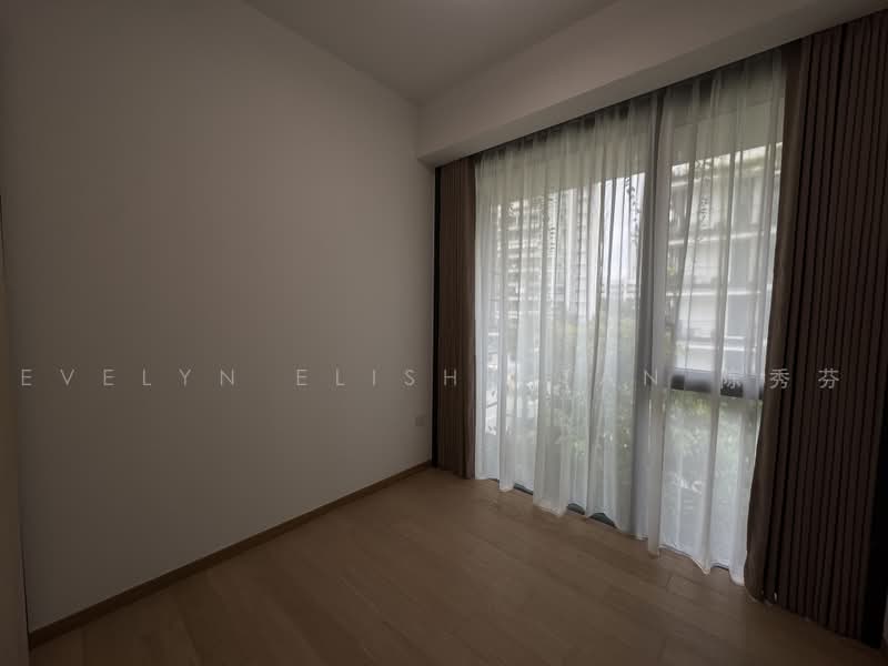 Jervois Mansion, 4 Jervois Close, 3 Bedrooms, 818 sqft, Condominium For Sale, by Evelyn Elisha Tan 陈秀芬, 25427697 - Common Bedroom fits Queen Bed with 3-4 Tones Lights + Day & Night Curtains - PropertyGuru.com.sg