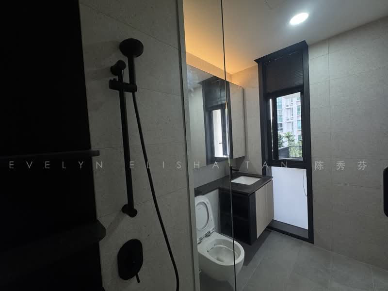 Jervois Mansion, 4 Jervois Close, 3 Bedrooms, 818 sqft, Condominium For Sale, by Evelyn Elisha Tan 陈秀芬, 25427697 - Cosy Master Ensuite with Rain Shower & Windows  - PropertyGuru.com.sg