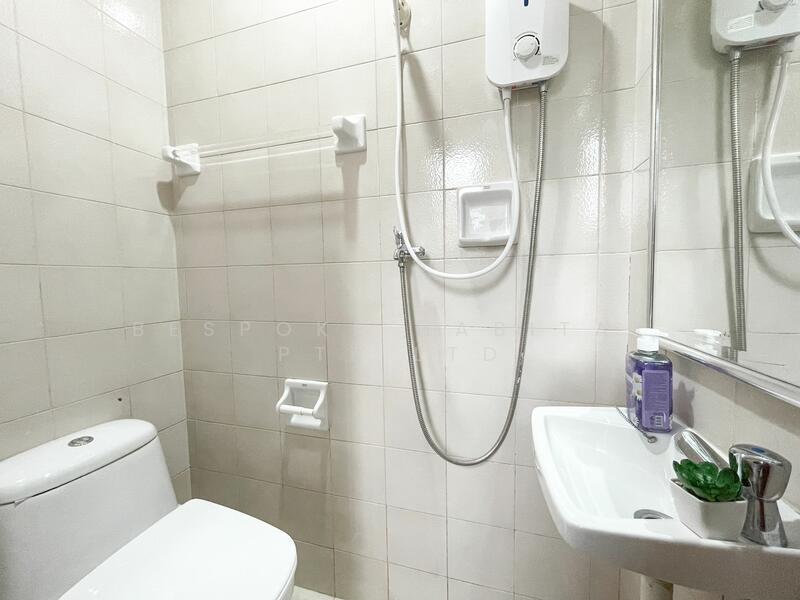 04-14 COMMON BATHROOM