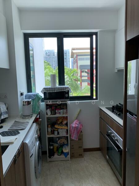 Enclosable Kitchen (sliding door) with Windows