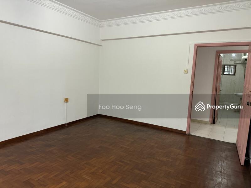 BEDROOM 4 , LOOKING TOWARDS ENTRANCE 