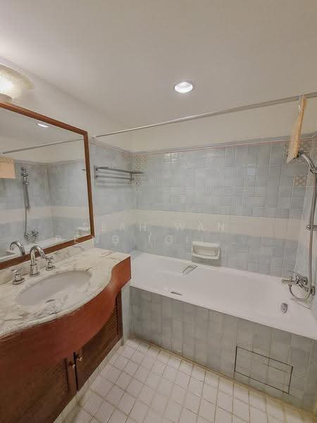 Cavenagh Lodge, 81 Cavenagh Road, Orchard / River Valley, 3 Bedrooms, 1,591 sqft, Apartment For Rent, by Seah Wan Peng (Gilda), 25430873 - Master Bath - PropertyGuru.com.sg