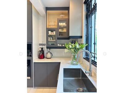 For Sale - Hilltop Detached at Kings Road Within 1km NYPS & RGPS