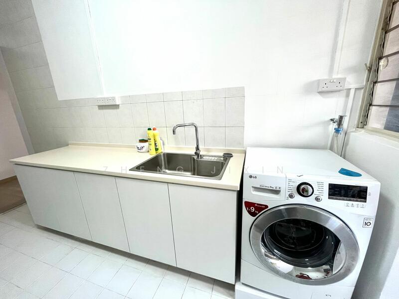 Castle Green, 485 Yio Chu Kang Road, Room Rental, 200 sqft, Condominium For Rent, by Zheng Jixin, 25434921 - Spacious kitchen with 2 washer - PropertyGuru.com.sg