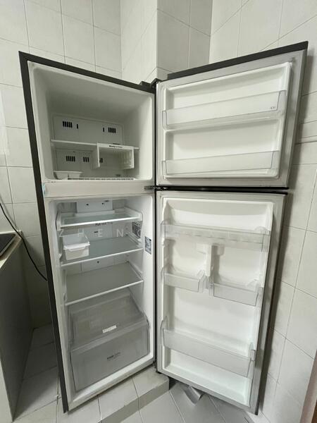 Castle Green, 485 Yio Chu Kang Road, Room Rental, 200 sqft, Condominium For Rent, by Zheng Jixin, 25434921 - Shared Fridge  - PropertyGuru.com.sg