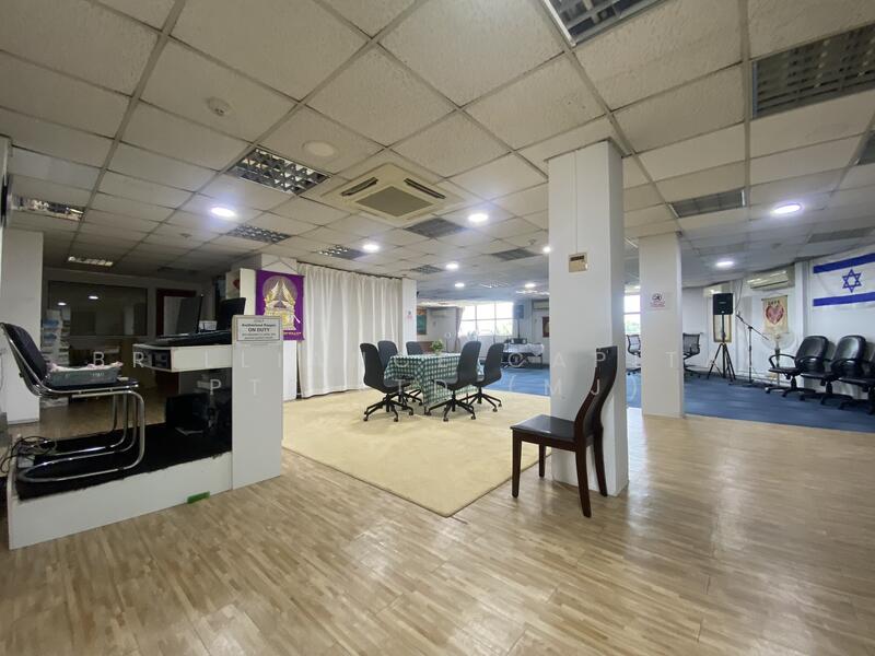 Manhattan House, 151 Chin Swee Road, 1,324 sqft, Office For Sale, by MJ ZHUO, 25436698 - CommercialGuru.com.sg