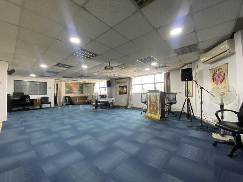 Manhattan House, 151 Chin Swee Road, 1,324 sqft, Office For Sale, by MJ ZHUO, 25436698 - CommercialGuru.com.sg