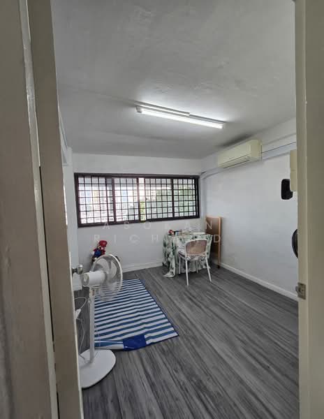 For Rent - 168A Queensway