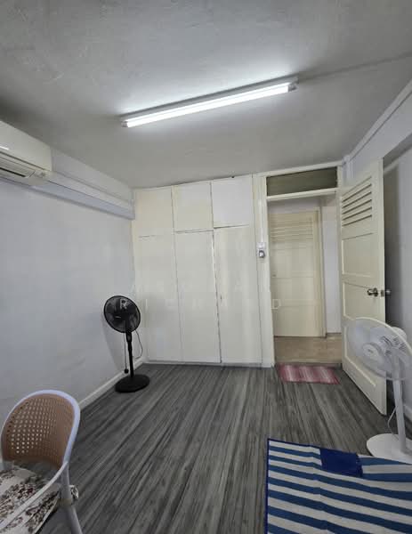 For Rent - 168A Queensway