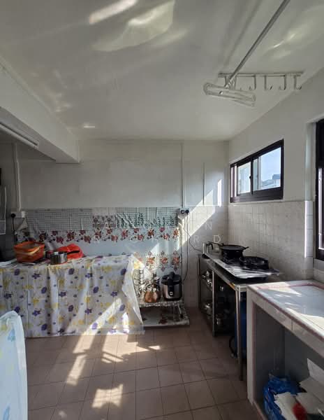 For Rent - 168A Queensway