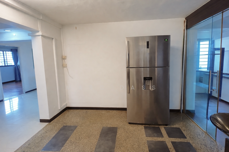 Internal Foyer with enclosed kitchen and entrance to Hall