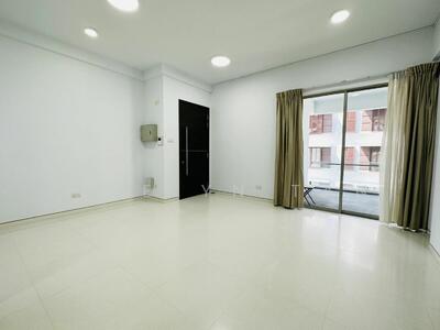 For Rent - Le Merritt