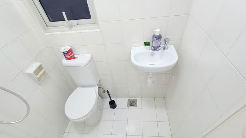 09-17 Common Bathroom