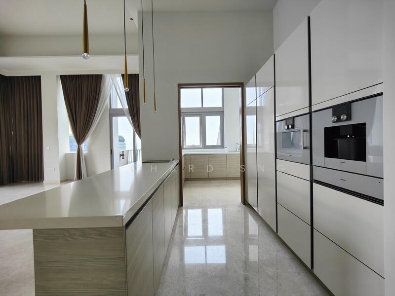 V ON SHENTON PENTHOUSE 7255SQFT BRIGHT AND HUGE FULLY EQUIPPED KITCHEN