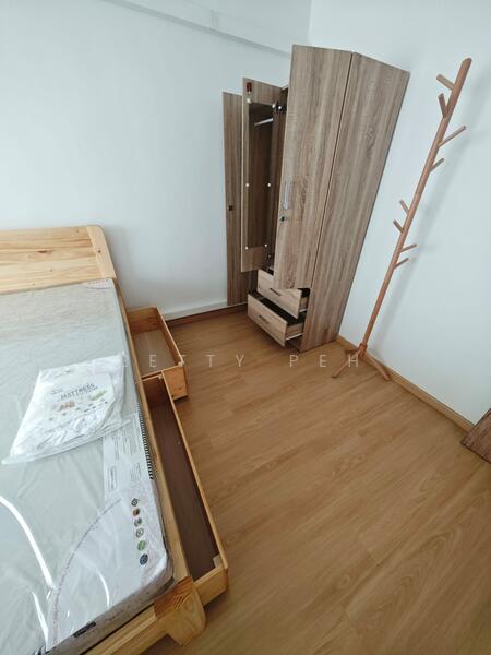 The room for rent pic 2