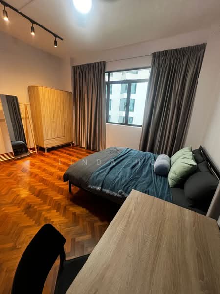 Kim Sia Court, 1 Jalan Jintan, Room Rental, 100 sqft, Apartment For Rent, by Linda Ho, 25444178 - Rm 4 - Queen bed - PropertyGuru.com.sg