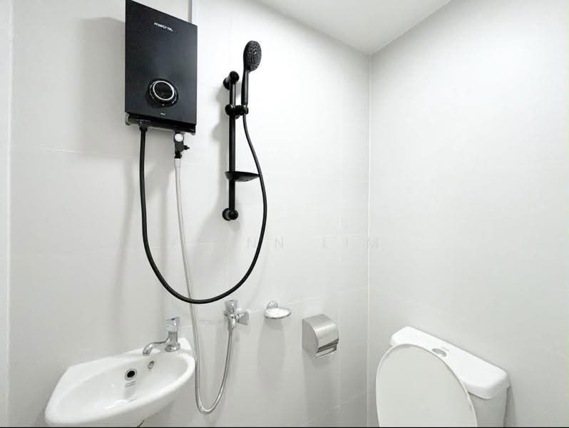 Wilkie Studio, 86 Wilkie Road, Orchard / River Valley, Room Rental, 150 sqft, Condominium For Rent, by Fernn Lim, 25444524 - Bathroom - PropertyGuru.com.sg