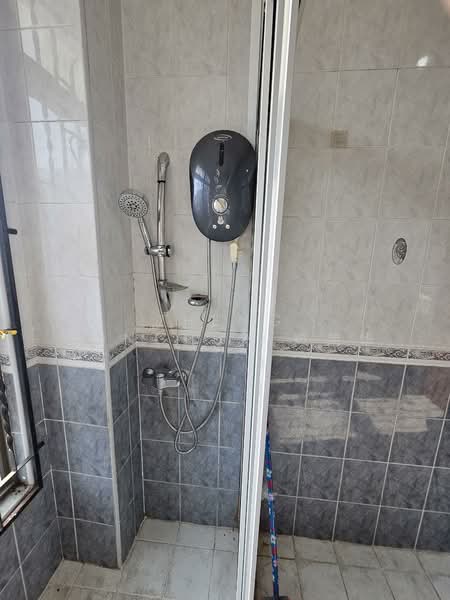 18 Lorong 104 Changi Road, , Room Rental, 300 sqft, Terraced House For Rent, by Zheng Ronghua 郑荣华, 25444549 - PropertyGuru.com.sg