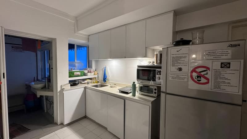 Lucky Plaza, 304 Orchard Road, Room Rental, 150 sqft, Apartment For Rent, by Ho Li Kai, 25448604 - PropertyGuru.com.sg