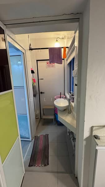 Lucky Plaza, 304 Orchard Road, Room Rental, 150 sqft, Apartment For Rent, by Ho Li Kai, 25448604 - PropertyGuru.com.sg