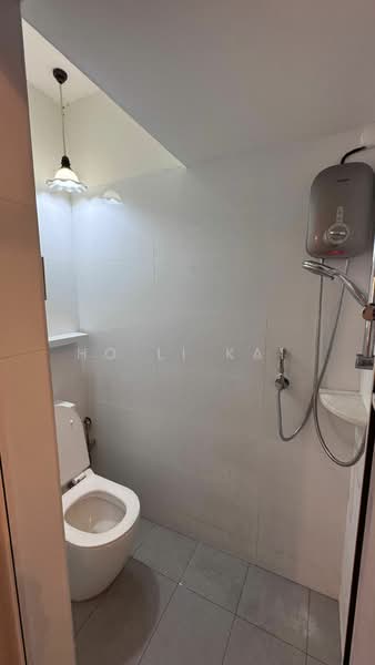 Lucky Plaza, 304 Orchard Road, Room Rental, 150 sqft, Apartment For Rent, by Ho Li Kai, 25448604 - PropertyGuru.com.sg