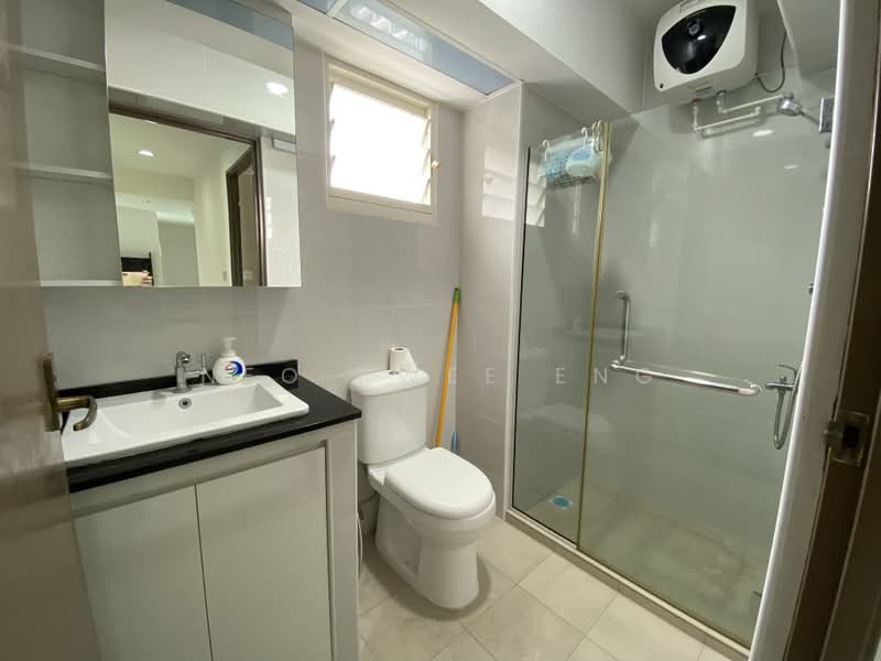 264D Compassvale Bow, 264D Compassvale Bow, 3 Bedrooms, 990 sqft, HDB Flat For Rent, by Neo Kwee Eng, 25451076 - Common Bathroom - PropertyGuru.com.sg