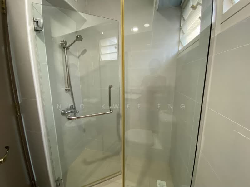 264D Compassvale Bow, 264D Compassvale Bow, 3 Bedrooms, 990 sqft, HDB Flat For Rent, by Neo Kwee Eng, 25451076 - Master Bathroom - PropertyGuru.com.sg