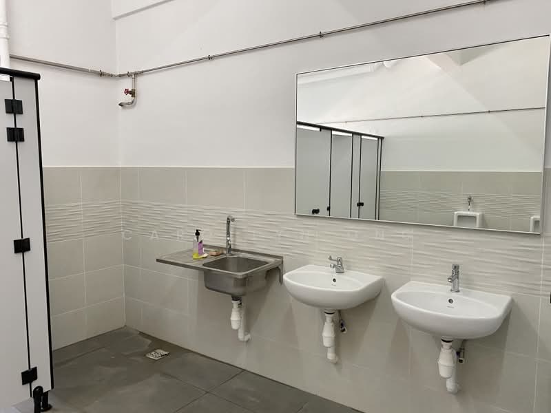 Kong Beng Industrial Building, 41 Jalan Pemimpin, 845 sqft, Light Industrial (B1) For Rent, by Carollyn Ong, 25451197 - Washroom (View 2) - CommercialGuru.com.sg