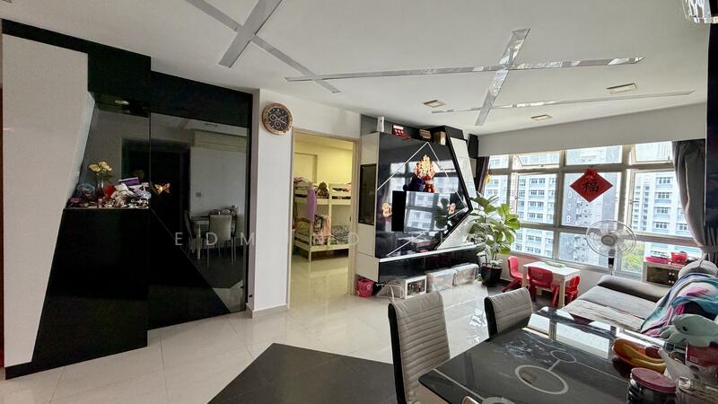 Living and dining 