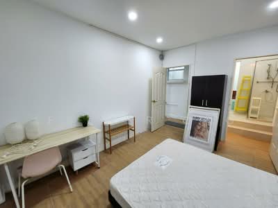 For Rent - Lucky Plaza