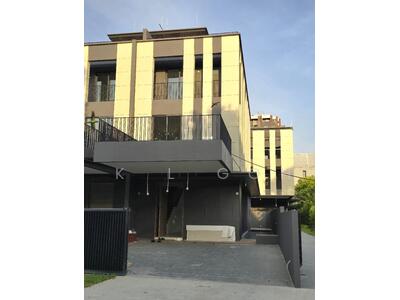 For Sale - ⭐️⭐️LANDED7772@Pair of Brand New Semi D Courtyard @ Palm. ☎️ 8382...7772