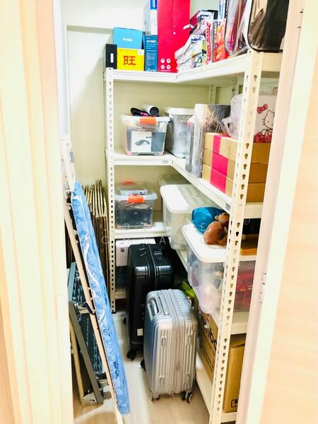 Good sized Store Room for decluttering