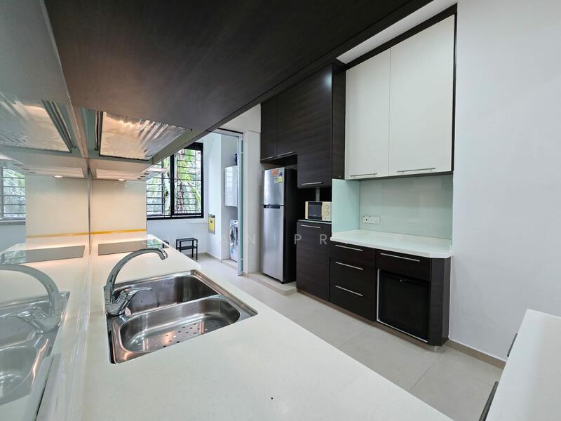 Holland 2 Bed 2 Bath Warner Court, Holland Avenue, 2 Bedrooms, 1,140 sqft, Condominium For Sale, by Susan Prior, 25455489 - PropertyGuru.com.sg