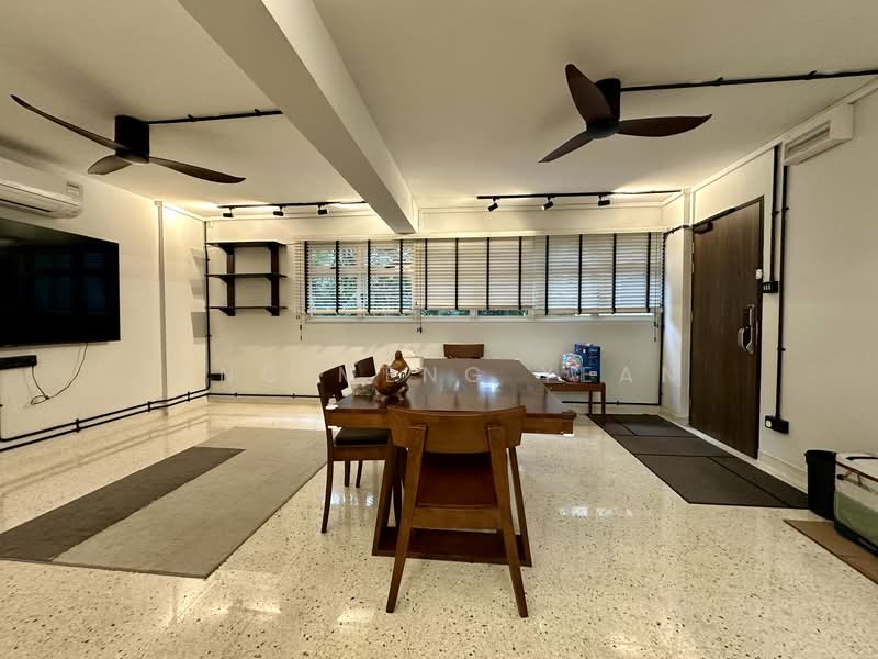 For Rent - 6 Holland Close