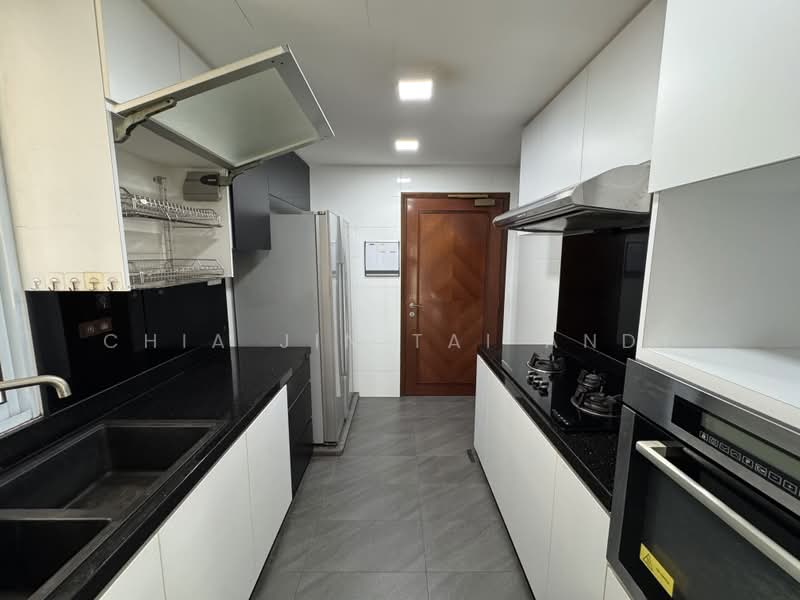 Trellis Towers, 700 Toa Payoh Lorong 1, 4 Bedrooms, 1,647 sqft, Condominium For Rent, by Chia Jin Tai Andy, 25457585 - Kitchen with gas stove.  - PropertyGuru.com.sg