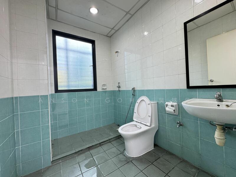 Toh Guan Centre, 21 Toh Guan Road East, 386 sqft, Factory / Workshop (B2) For Rent, by Anson Goh 吴铭华, 25463781 - CommercialGuru.com.sg