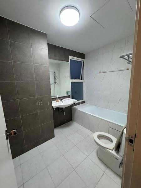 Blossoms @ Woodleigh, 12 Woodleigh Close, Macpherson / Potong Pasir, 3 Bedrooms, 2,680 sqft, Condominium For Sale, by Cleo Lee, 25473368 - Bathroom - PropertyGuru.com.sg