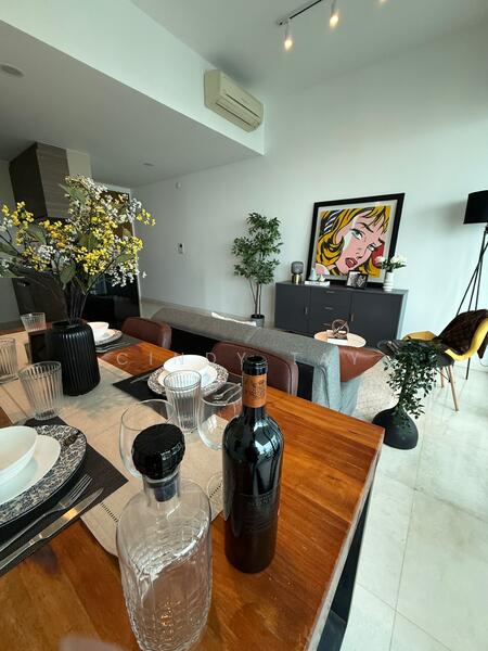 For Sale - 8 Saint Thomas