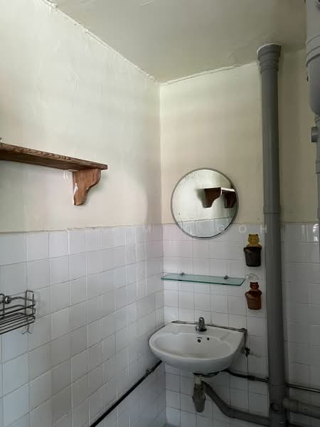 For Rent - 4 Queen's Road