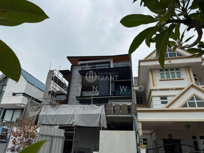 For Sale - ❤️GIANT⚡️10,000sqft Brand-New Semi-D with Pool & Lift. Walk to MRT!