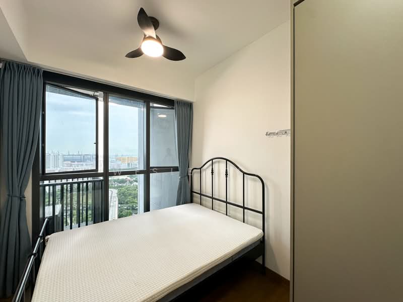 Parc Clematis, 8B Jalan Lempeng, Studio, 250 sqft, Condominium For Rent, by Wesley Lim, 25481798 - Queen bed with ample space for a study table - PropertyGuru.com.sg