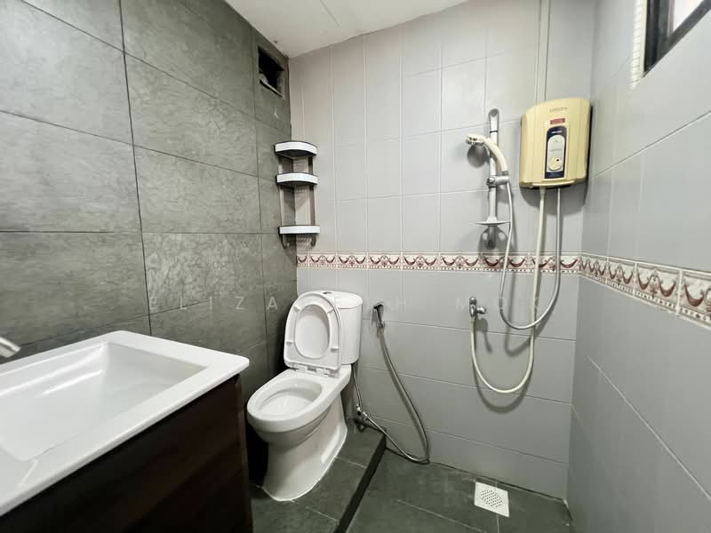 City Plaza, 810 Geylang Road, Room Rental, 160 sqft, Apartment For Rent, by Elizabeth Mok, 25483108 - Master bedroom A bathroom - PropertyGuru.com.sg