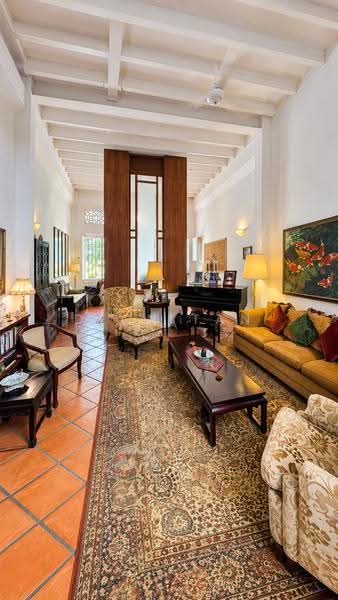 BEAUTIFULLY PRESERVED CAIRNHILL CONSERVATION HOME, Cairnhill, Emerald Hill, Saunders, Orchard / River Valley, 4 Bedrooms, 4,000 sqft, Terraced House For Sale, by Deon Tan, 25483187 - Living Room - PropertyGuru.com.sg