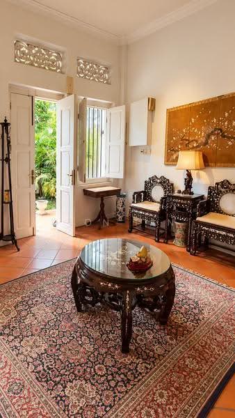 BEAUTIFULLY PRESERVED CAIRNHILL CONSERVATION HOME, Cairnhill, Emerald Hill, Saunders, Orchard / River Valley, 4 Bedrooms, 4,000 sqft, Terraced House For Sale, by Deon Tan, 25483187 - Living Room - PropertyGuru.com.sg