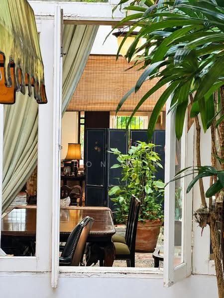 BEAUTIFULLY PRESERVED CAIRNHILL CONSERVATION HOME, Cairnhill, Emerald Hill, Saunders, Orchard / River Valley, 4 Bedrooms, 4,000 sqft, Terraced House For Sale, by Deon Tan, 25483187 - Dining Room - PropertyGuru.com.sg
